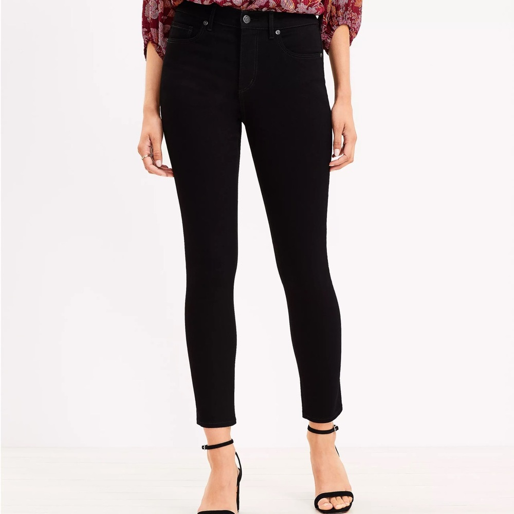 LOFT Black Skinny Jeans 28/6 Curvy Fit